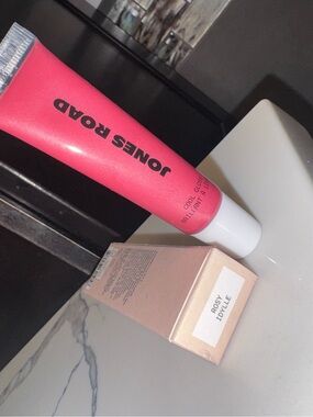 Jones Road Cool Gloss – Rosy Idylle - NEW